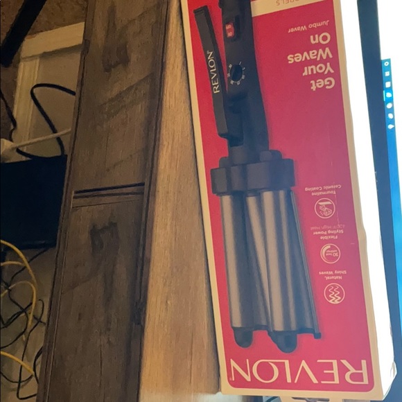 Revlon waver - Picture 1 of 1